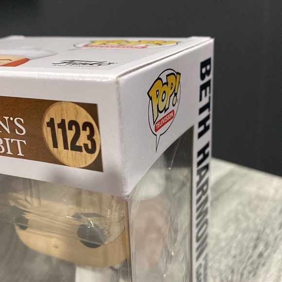 Funko Pop! Television | The Queen’s Gambit #1123: Beth Harmon (Final Game) - Picture 8 of 8